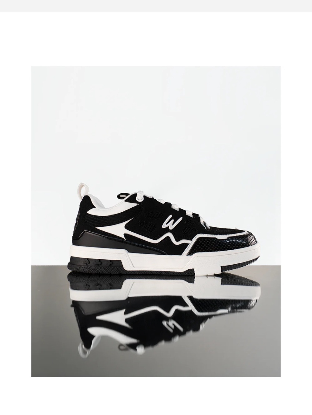 WATSON K FLIP SNEAKERS 10.5 NEW